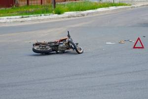 В Брянске 17-летний мотоциклист перевернулся и сломал ногу