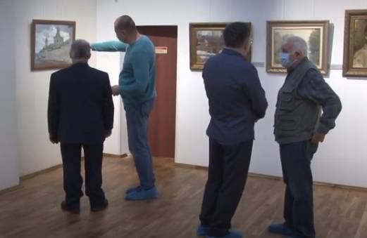 В Брянске открылась персональная выставка Евгения Фетисова