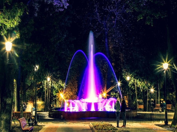 Власти Брянска объяснили замерзший фонтан в Круглом сквере