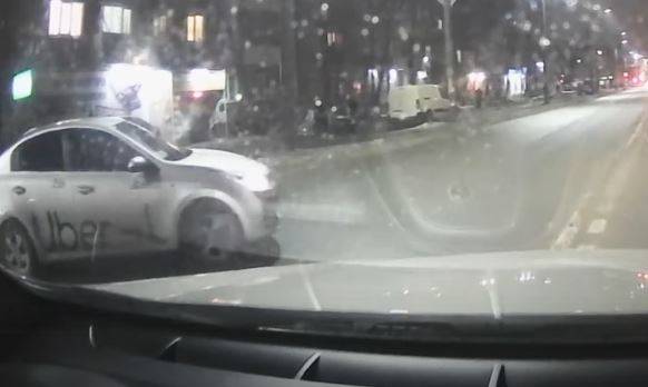 В Брянске таксист Uber выехал с нарушением на Литейную