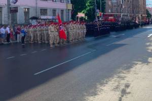 В Брянске военные и боевая техника приготовились к маршу