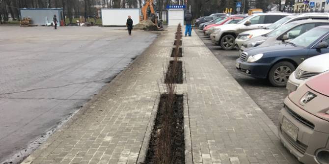 В Брянске делают новый тротуар на площади перед ДК БМЗ