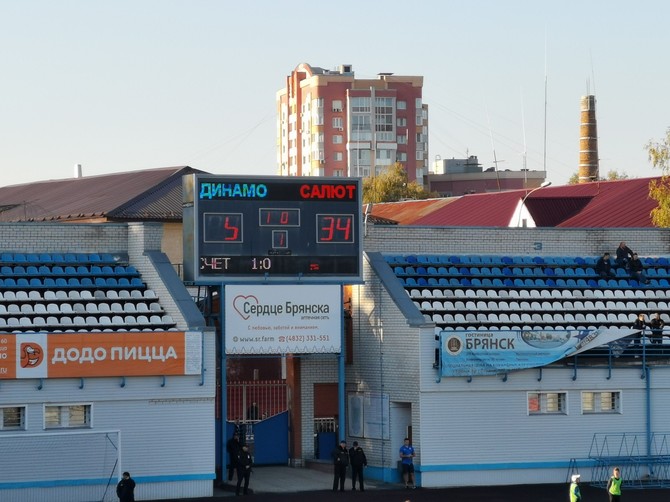 В Брянске во время матча «Динамо» на стадионе снова сломалось табло