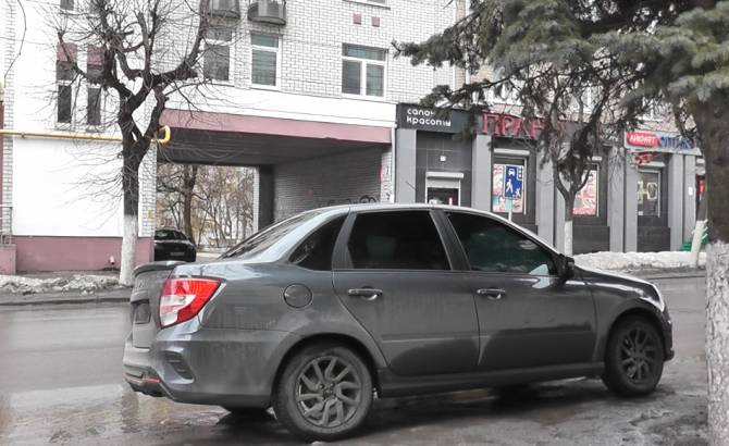 В Брянске полицейские нашли две подозрительные машины без номеров