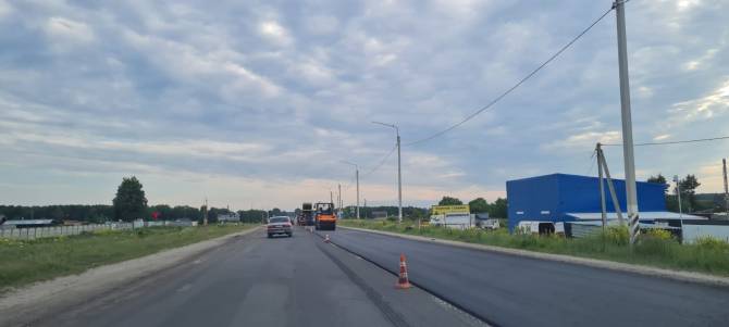 В Новых Дарковичах ремонтируют трассу Брянск - Дятьково