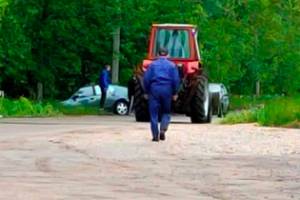 В Дятьковском районе автомобиль вылетел в кювет