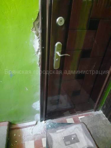 В Брянске по звонку соседей взломали дверь в квартире старушки