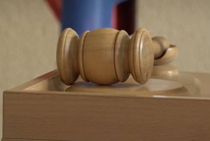 В Брянске суд обязал предпринимателя убрать угрожающую жизни женщины вывеску