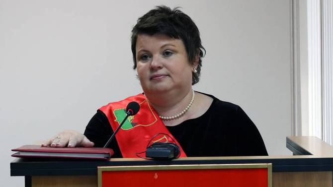 Доход главы Брянска Марины Дбар за год упал на 620 тысяч рублей
