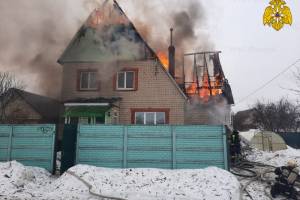 В брянском селе Супонево сгорели жилой дом и гараж