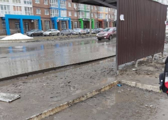 В Брянске грязная остановка на Горбатова приняла первых жертв