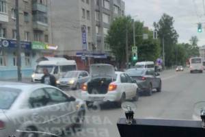 В Брянске на «Березке» в аварию попали две легковушки