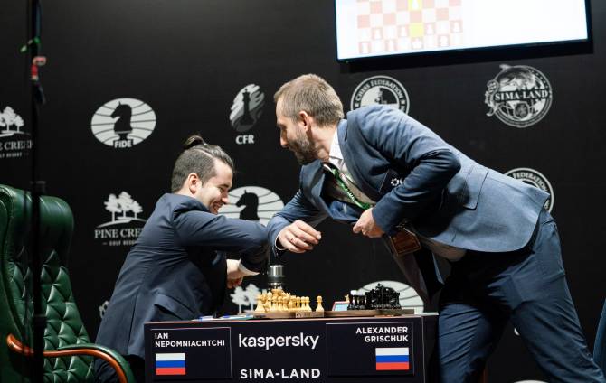 Брянский гроссмейстер Ян Непомнящий сохранил лидерство в турнире претендентов