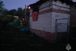 При пожаре в жилом доме под Клинцами пострадало несколько человек