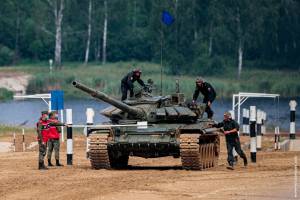 Брянский военный стал чемпионом мира в танковом биатлоне