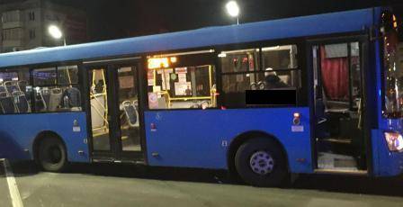 В Брянске водитель синего автобуса покалечил 58-летнюю пассажирку