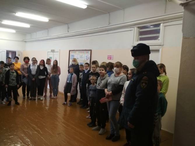 В Новозыбкове эвакуировали детей из школы-интерната