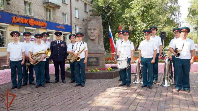 В Брянске почтили память разведчика Дмитрия Медведева