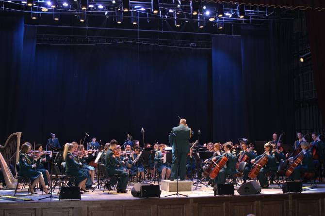 В Брянске дал концерт образцово-показательный оркестр Росгвардии
