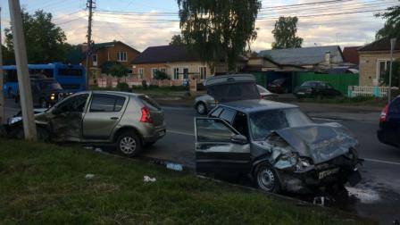 В страшном ДТП на улице Литейной в Брянске пострадали 4 человека 