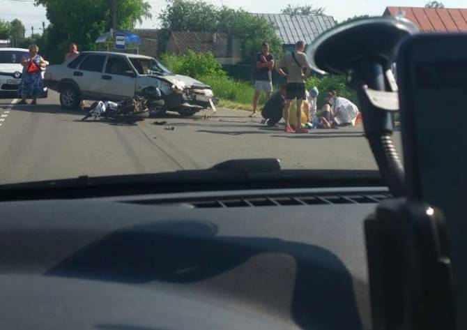 В Новозыбкове легковушка сбила водителя скутера