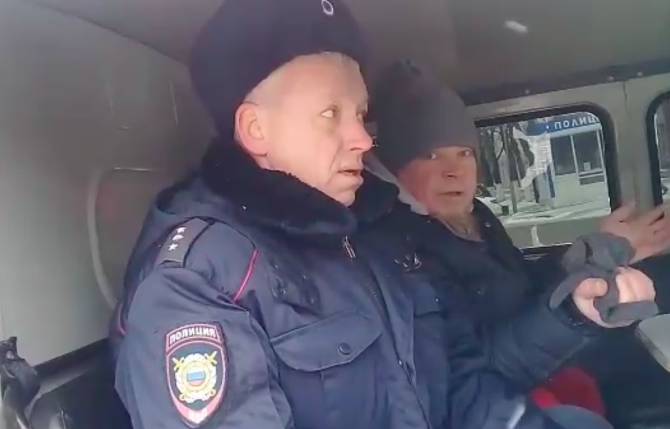 Брянского активиста Малюту задержали полицейские