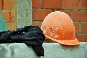В Брянске на стройке по улице Счастливой погиб рабочий после падения с 10-го этажа