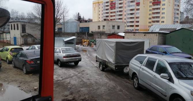 Автохамы устроили «‎мусорный коллапс»‎ в новогоднем Брянске