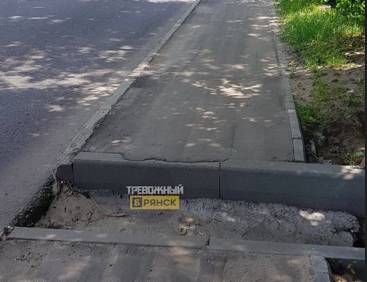 В Брянске на улице Калинина заметили опасные для жизни тротуары
