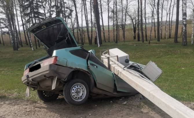 В жутком ДТП на брянской трассе 27-летний водитель «ВАЗ» сломал позвоночник
