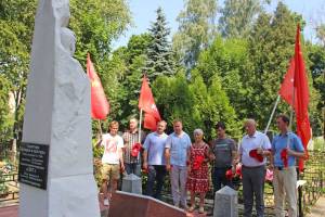 В День образования Брянской области коммунисты почтили память ее «отца»