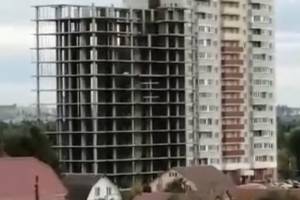 В Брянске сняли на видео опасные игры детей на стройке многоэтажки 