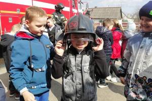 Комаричские школьники побывали на экскурсии у пожарных