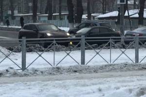 В Брянске возле первой горбольницы Porsche попал в ДТП