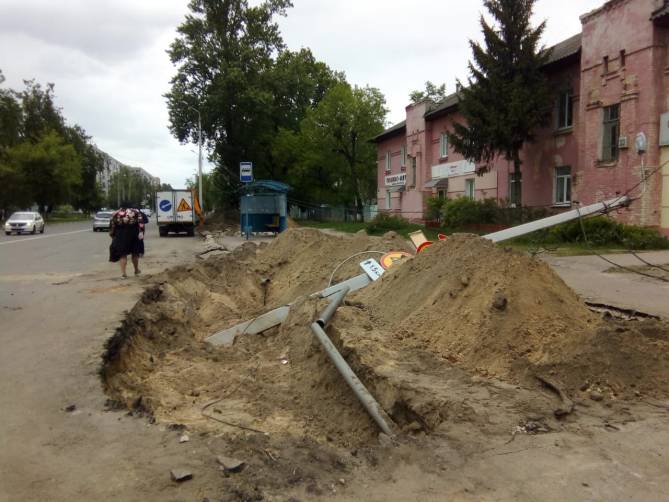 В Брянске рухнула бетонная электроопора