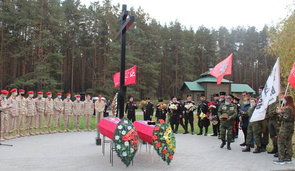 В Жуковке захоронили останки павших от рук фашистов земляков