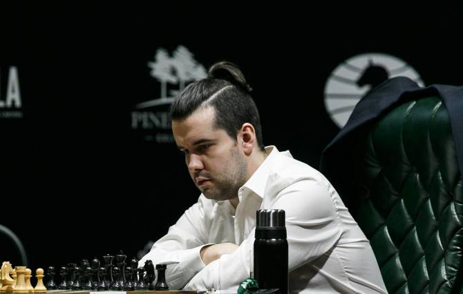 Брянский гроссмейстер Непомнящий выиграл и ушел в отрыв на турнире претендентов