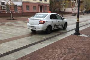 В Брянске водителя такси Uber наказали за парковку на бульваре Гагарина
