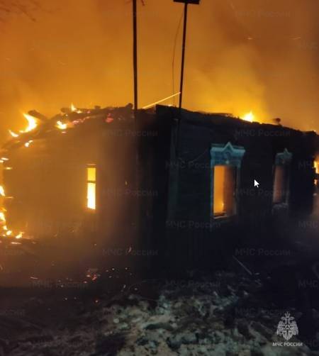 На пожаре в Комаричском районе пострадали люди