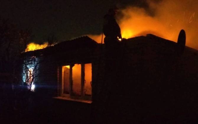 В Брянске сгорела дача: есть пострадавший