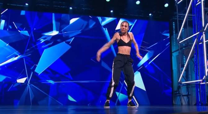 Кто показал попу на сцене Евровидения 2017 во время выступления Джамалы?