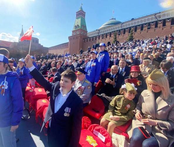 Юный брянский герой Фёдор Симоненко побывал на параде в Москве