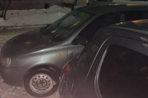 В Брянске водитель «Калины» запер чужой автомобиль за парковку на «его» месте