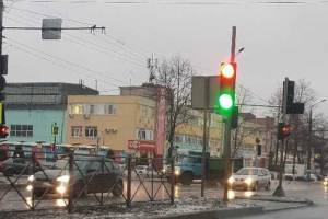 В Брянске сфотографировали взбесившийся светофор на проспекте Московском 