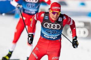 Брянский лыжник Большунов за явным преимуществом выиграл гонку преследования