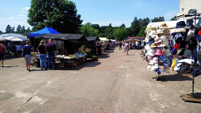 В поселке Локоть после двухмесячного перерыва открылся рынок