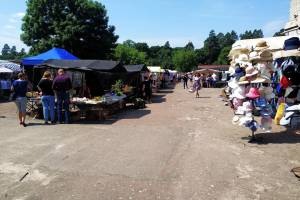 В поселке Локоть после двухмесячного перерыва открылся рынок