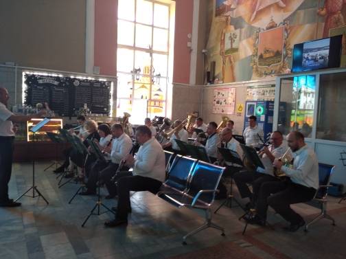 По пятницам пассажиров на вокзале Брянск- Орловский будет встречать духовой оркестр