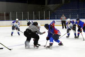 Брянские хоккеисты сыграли два товарищеских матча с белгородцами