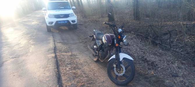 На трассе в Климовском районе задержали 14-летнего подростка на мопеде